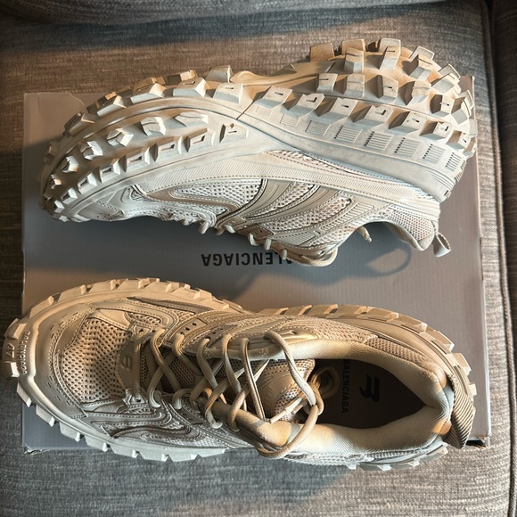 “Balenciaga Defender” - Picture 5 of 8